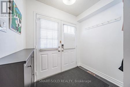 28 TARA CRESCENT - Photo 5