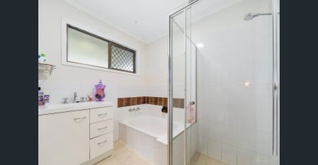 Fresh, Bright & Convenient – Perfectly Positioned 3BD Home! - Photo 4