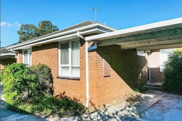 LOW MAINTENANCE LIVING - QUITE BLOCK - Photo 1