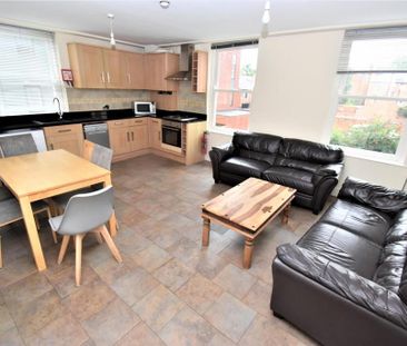 3 bedroom flat to rent - Photo 6