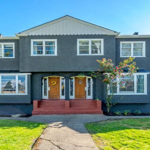 Kitsilano - Laundry - Gas Stove - Big Yard - Private - Townhouse - Photo 2