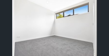 STREET FRONTAGE MODERN TOWNHOUSE - Photo 2