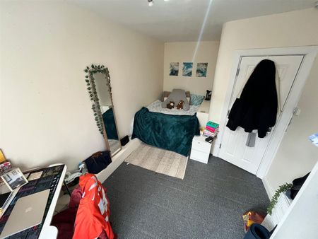 Manor Drive, Hyde Park, LS6 1DD, Leeds - Photo 2