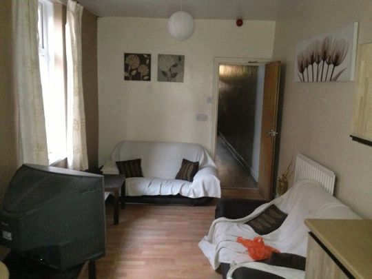 6/7 BED STUDENT HOUSE TO LET from £58 PW - 5 mins BCU - Photo 1