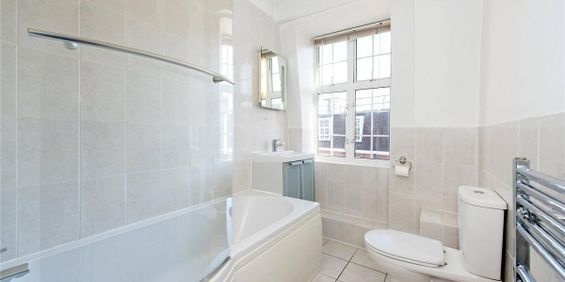 2 bedroom flat in Heathfield Terrace - Photo 3