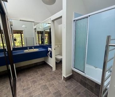 Quiet Living Surrounded by Vineyards - Photo 6