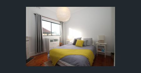 Bronte Beauty - moments to the sand and surf - Photo 3