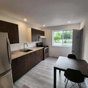 Grand 3 ½ rénové – TOUT INCLUS – Centre-ville de Salaberry-de-Valleyfield pour juillet 2026 OU AVANT - Photo 2