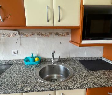 Room in a shared 3-bedroom apartment for rent in Palomeras Sureste,... - Photo 3