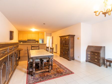 Ruim 2-slaapkamerappartement met terras en garagebox! - Photo 2