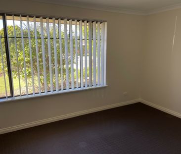 Relaxed living with a spacious backyard. - Photo 6