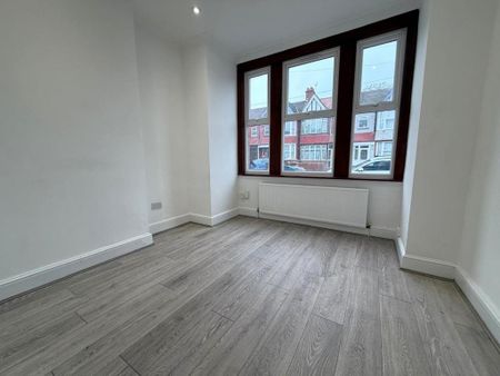 4 bedroom terraced house to rent - Photo 3