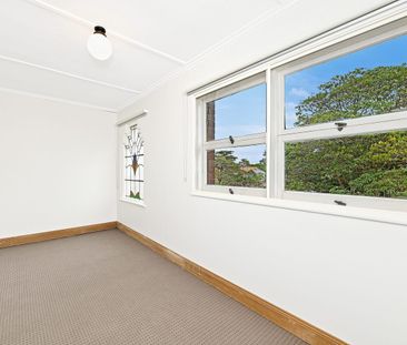 Spacious Living in a Convenient Ashfield Position - Photo 5