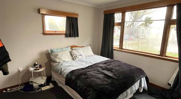Central and convenient - six-bedroom student living - Photo 1