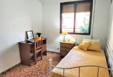 Calle del Veinticinco de Abril, Moncada, Valencian Community 46113 - Photo 2