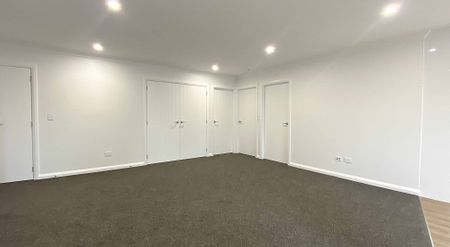 Immaculate 3-Bedroom Home in Prime Location! Modern Living & Easy Care! - Photo 2