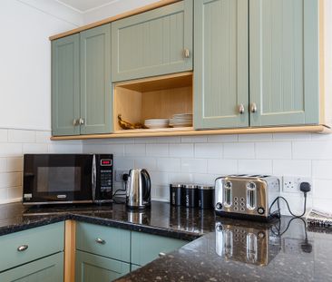 Large property with 5 rooms - Photo 3