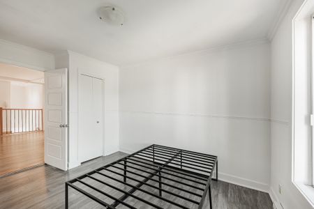 615 1re Avenue - Photo 2