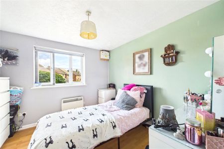2 bedroom Flat in Hitherhooks Hill, Binfield - Photo 3