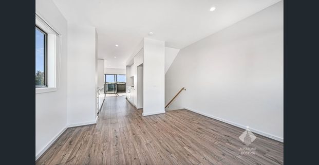 Modern Three-Bedroom Townhouse in Convenient Doveton Location - Photo 1