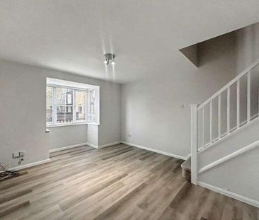 Fields End, Hemel Hempstead, HP1 - Photo 1