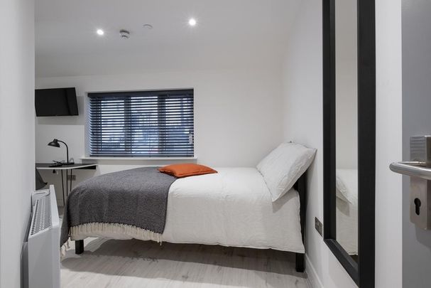 6 bedroom house of multiple occupation to rent - Photo 1