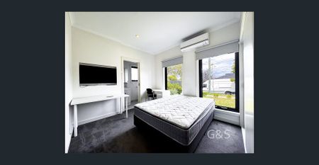 Furnished, all bills included, room with ensuite - Photo 4