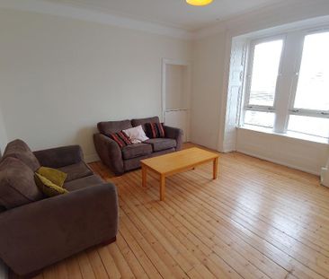 3 bedroom flat to rent - Photo 3