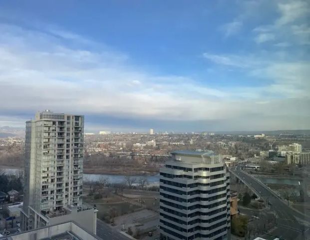 Executive Bedroom (Vogue) with Mountain view and River view | 930 6 Avenue SW, Calgary - Photo 1