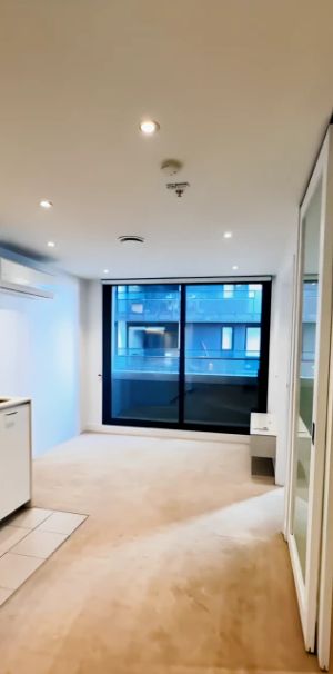 2b2b second bedroom - Photo 1