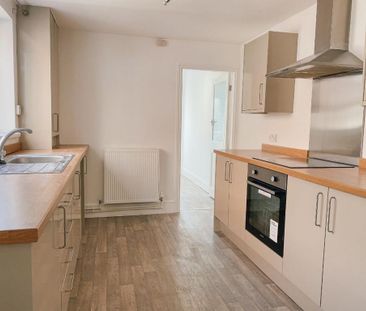 3 bedroom terraced house to rent - Photo 5