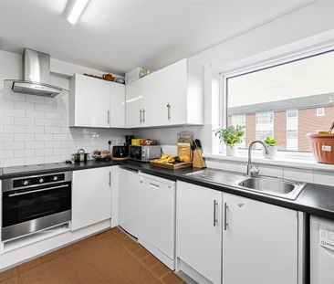 Sandringham Court, Burnham - Photo 1