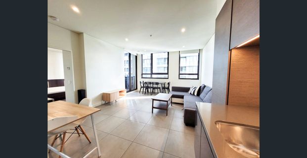 Bright 1 bedroom close to station-OVO - Photo 1