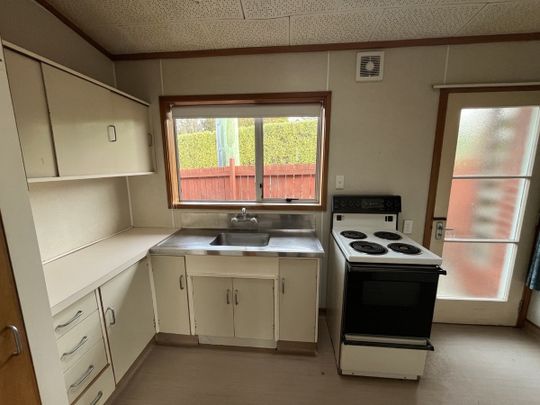Comfortable One Bedroom Unit - Photo 1