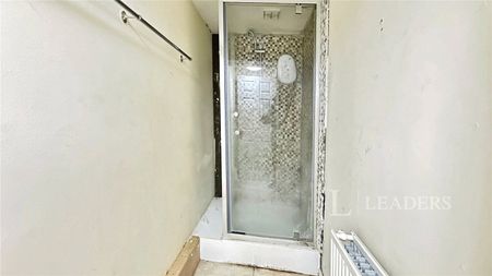 5 bedroom house to rent Brendon Avenue, Luton, Bedfordshire, LU2 - Photo 3