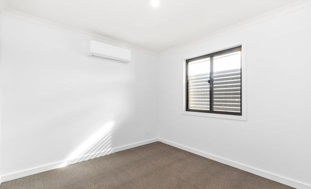 3 Bedroom Townhouse in Pakenham - Photo 1