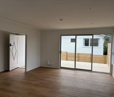 Modern rear 3 bed house – Newly Renovated! - Photo 6