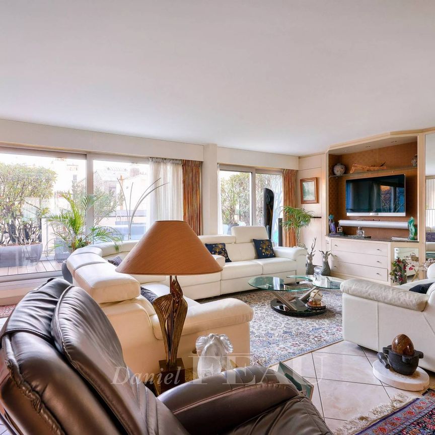 Location appartement, Paris 17ème (75017), 7 pièces, 202 m², ref 8073809 - Photo 1