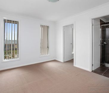 8 Lapwing Street, Aberglasslyn NSW 2320 - House For Rent | Domain - Photo 3