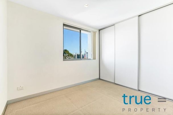 SPLIT-LEVEL EXECUTIVE APARTMENT IN PRIME LOCATION - Photo 1