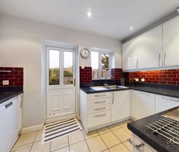 3 bedroom detached house to rent - Photo 5