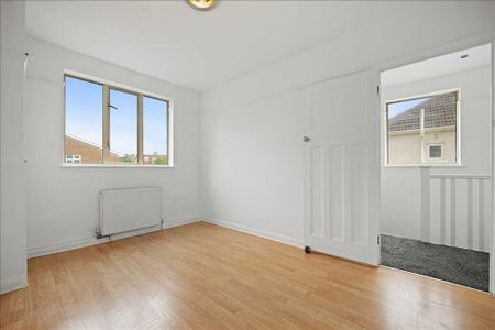 3 bedroom semi-detached house to rent - Photo 5