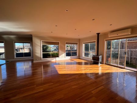 Neat & Tidy Family Home - Photo 2