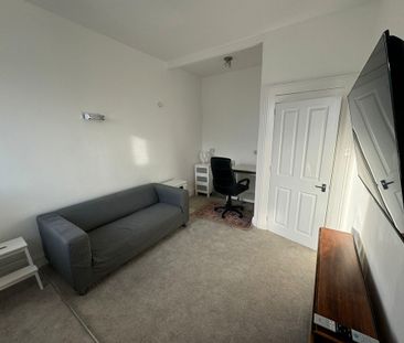 1 Bedroom Property To Rent - Photo 3