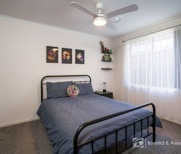 MODERN FAMILY LIVING WITH GREAT OUTDOOR ENTERTAINING - Photo 6