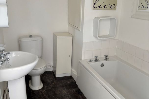 High Street - Photo 1