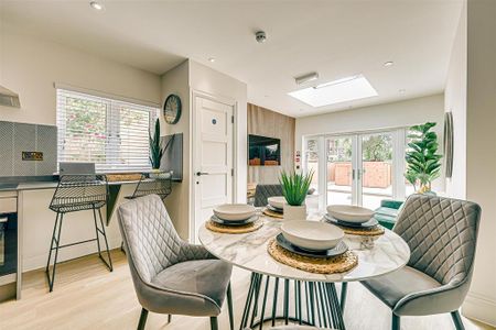 1 bedroom in a house share to rent - Photo 4