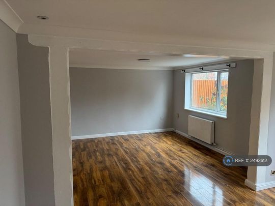 4 bedroom terraced house to rent - Photo 1