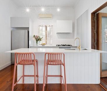 Quintessential Queenslander with a Modern Twist! - Photo 3