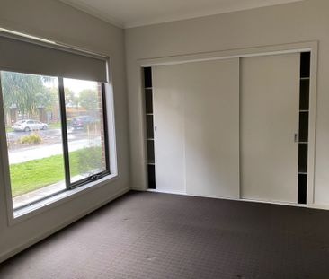 Affordable Townhouse Living in Epping! - Photo 3
